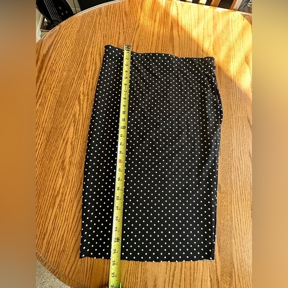 Vince Camuto Black And White Polka Dot Elastic Waist Pencil Skirt Raw Hem Sz S - Picture 8 of 8